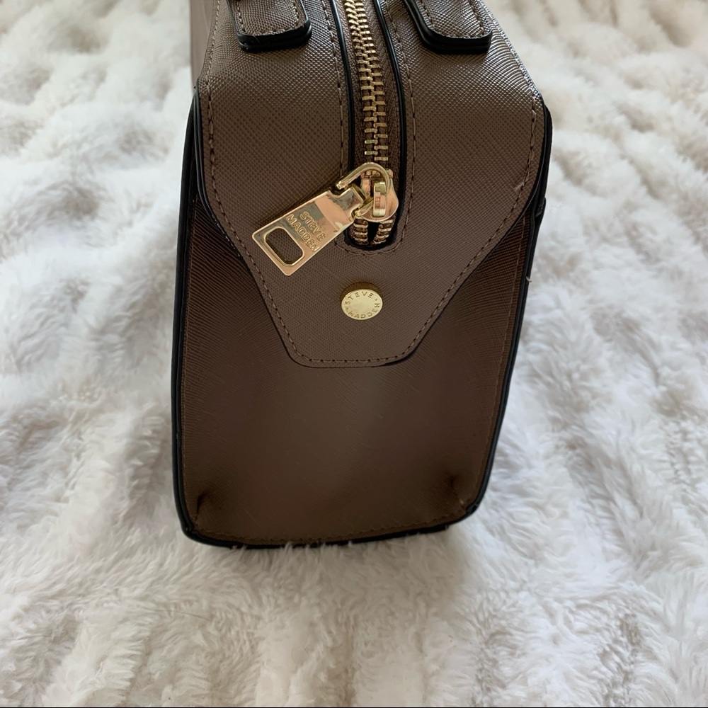 Small Steve Madden Purse - Picture 5 of 10